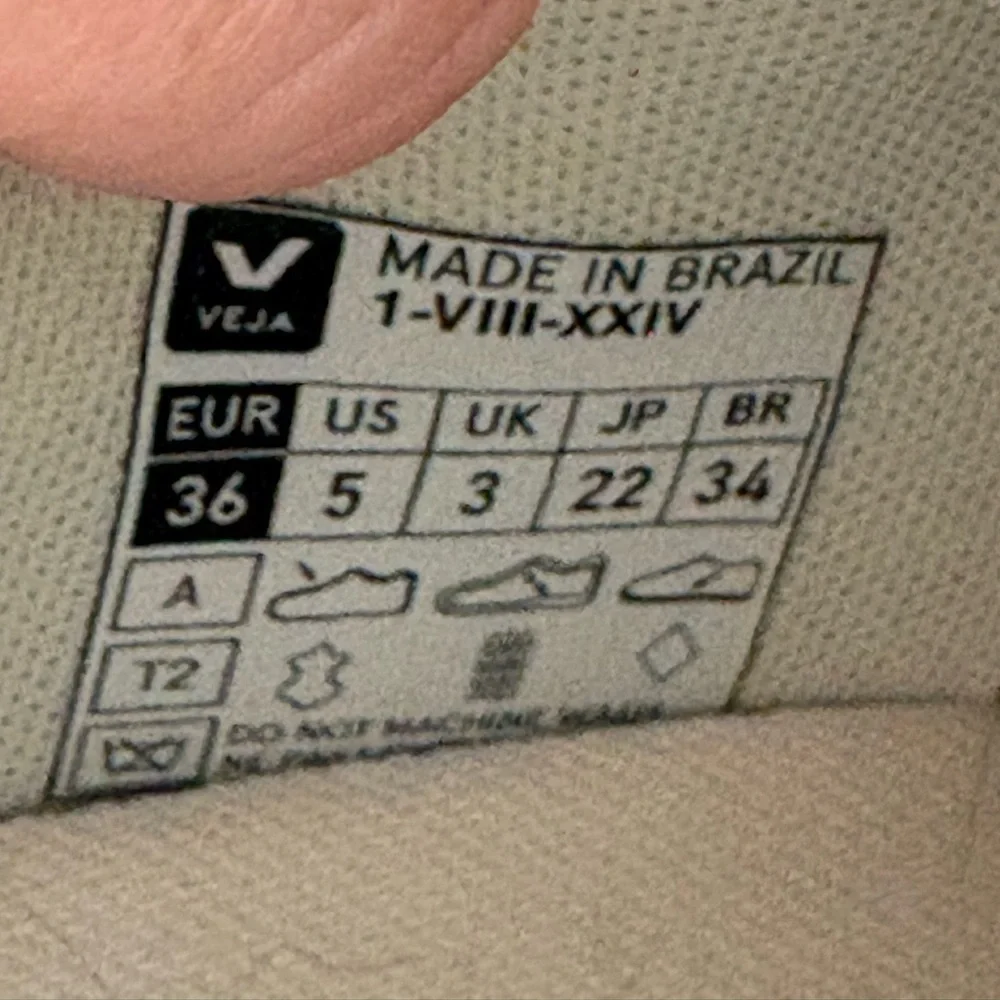 Veja V-10 LEATHER PURE BLACK CLAY sneakers size 5